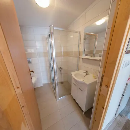 아파트먼트 레사 아파트 *